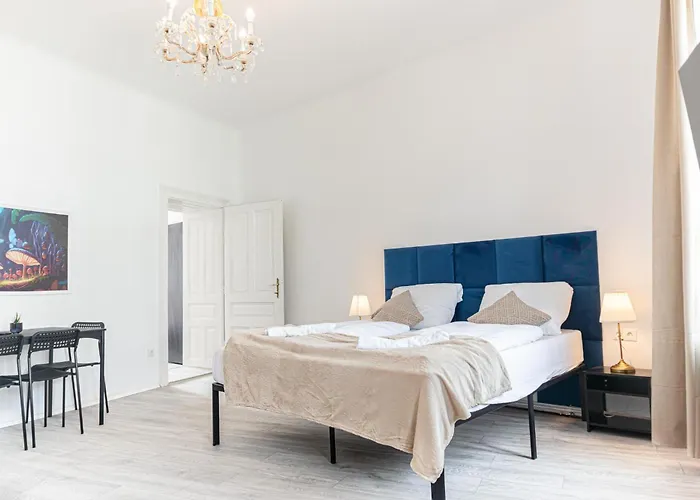 Convenient 2Br Apt. Near U6 Station Am Schoepfwerk