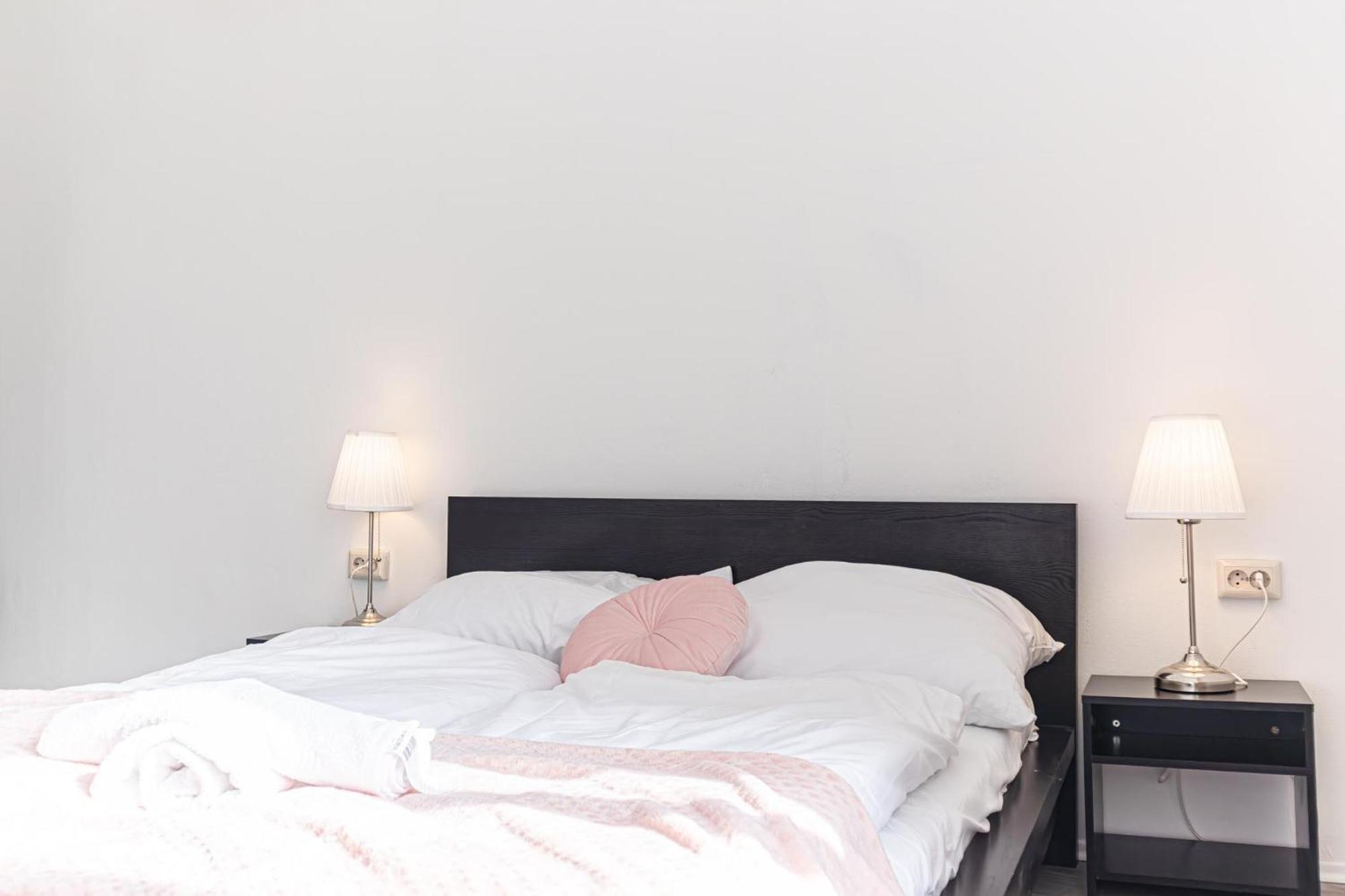 Convenient 2br Apt. Near U6 Station Am Schoepfwerk * Vienna
