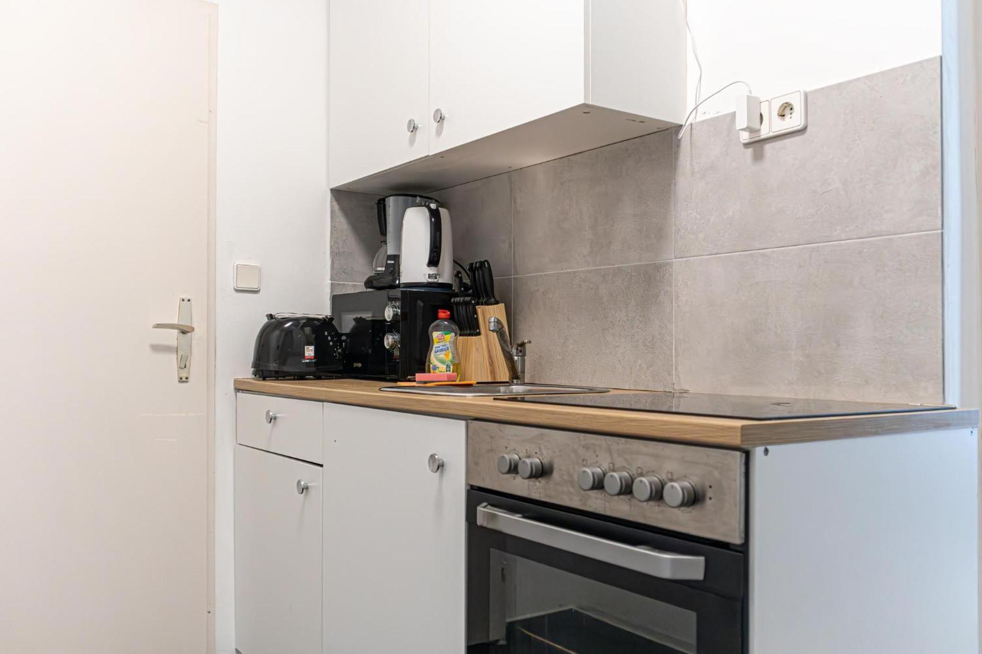 Convenient 2br Apt. Near U6 Station Am Schoepfwerk *