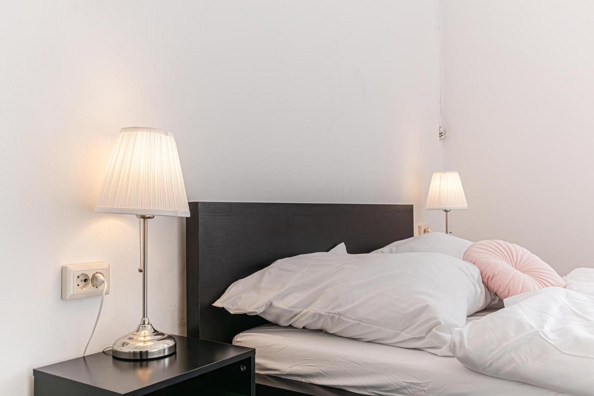 Convenient 2br Apt. Near U6 Station Am Schoepfwerk
