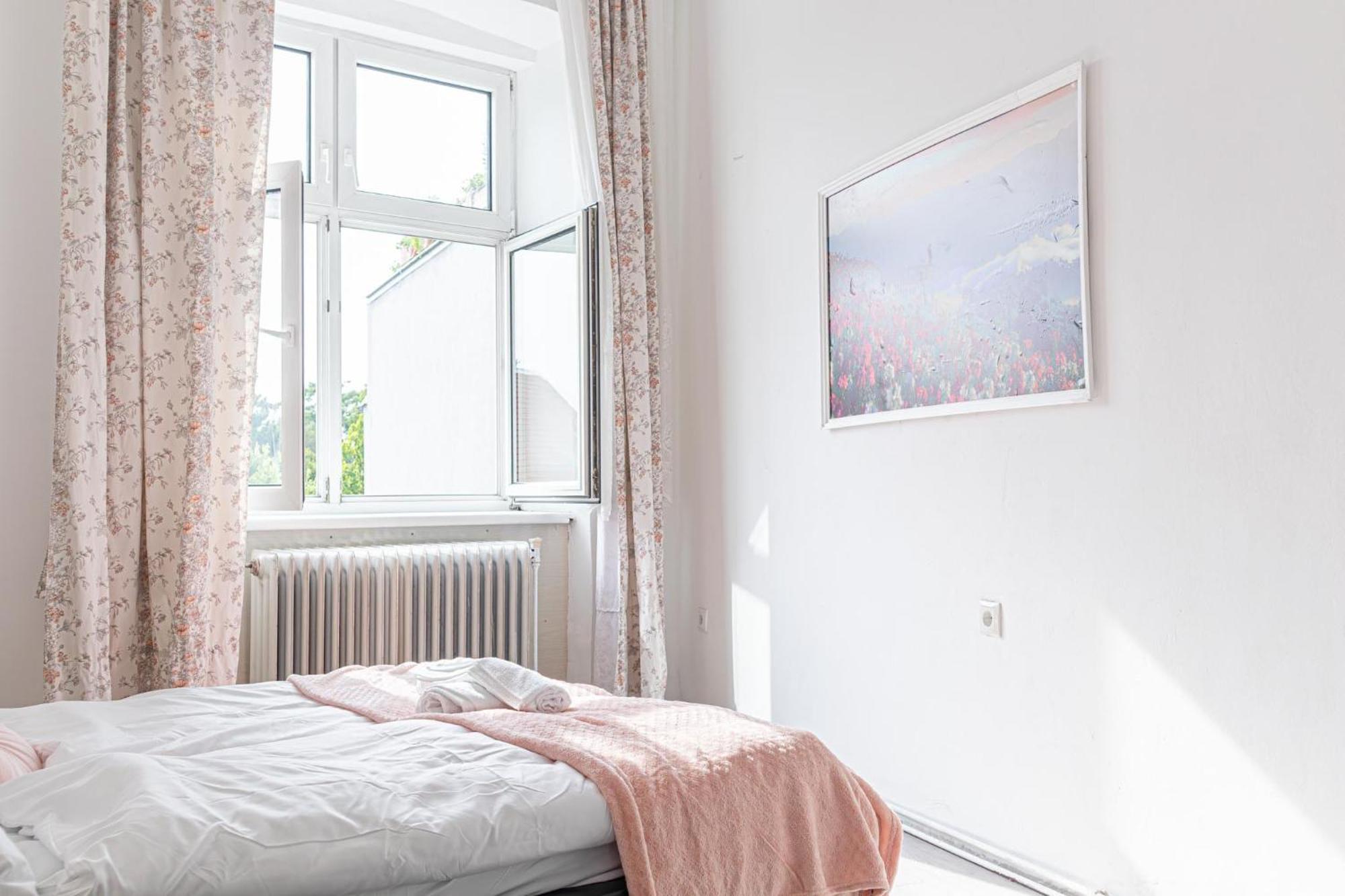 Apartment Convenient 2br Apt. Near U6 Station Am Schoepfwerk