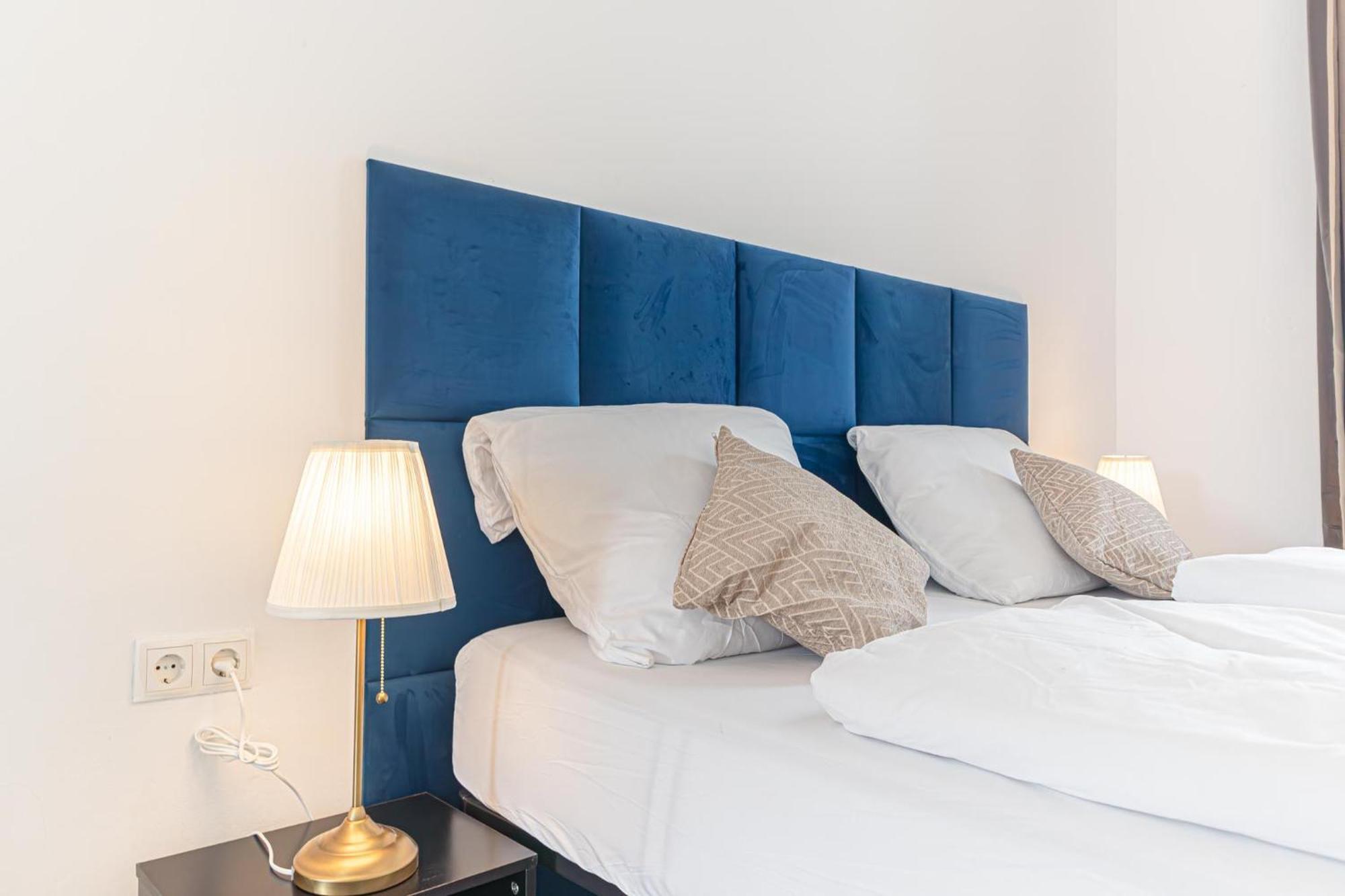 Convenient 2br Apt. Near U6 Station Am Schoepfwerk Apartment *