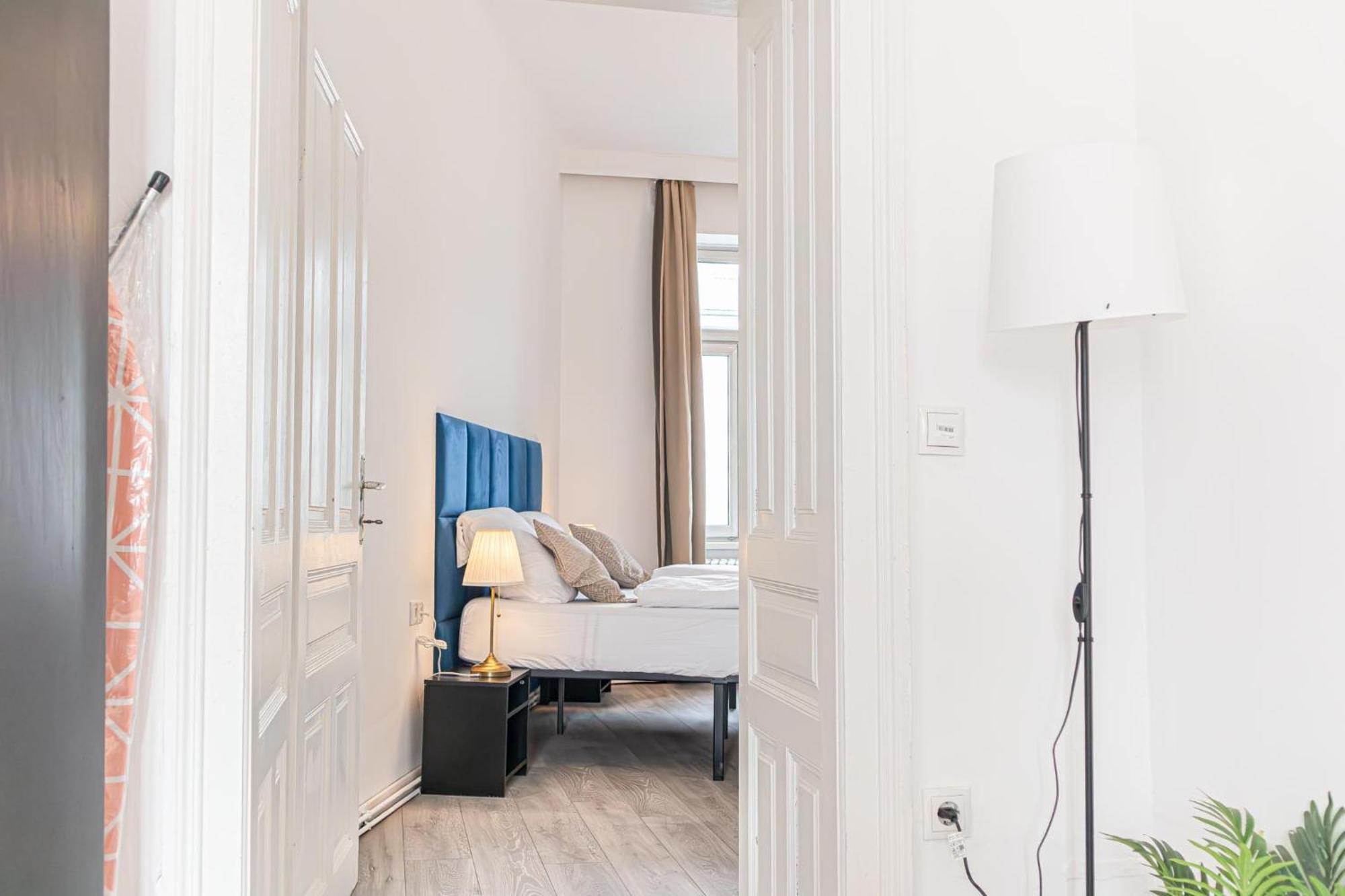 Convenient 2br Apt. Near U6 Station Am Schoepfwerk * Vienna